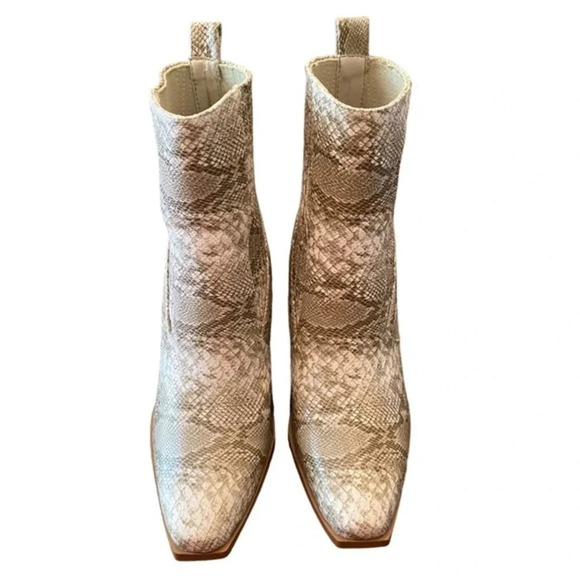 Billini Cynthia Bootie - Picture 7 of 8